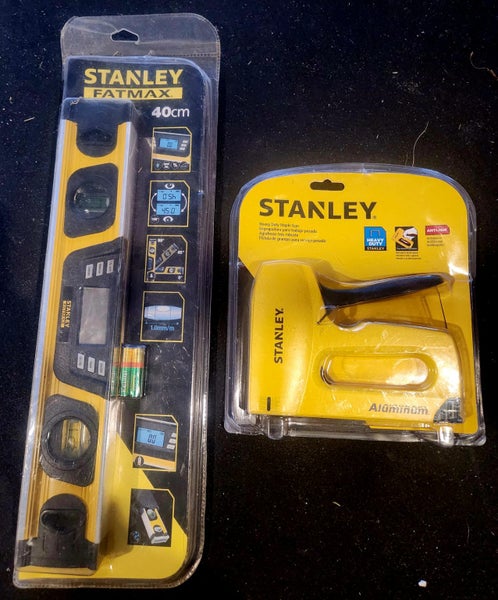 **BRAND NEW** Heavy Duty Staple Gun and Battery Powered Level Carousel 1