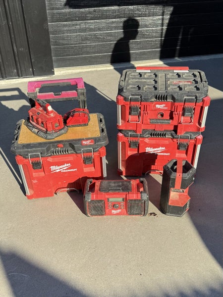 Milwaukee Tools Carousel 1