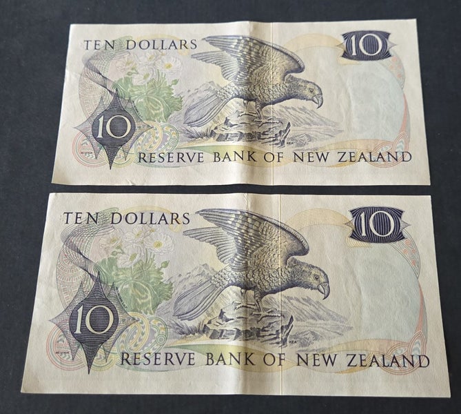 NEW ZEALAND REPLACEMENT BANKNOTES KNIGHT 99B STAR CONSECUTIVE PAIR, VF!, $1 RES! Carousel 3