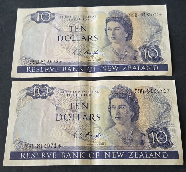 NEW ZEALAND REPLACEMENT BANKNOTES KNIGHT 99B STAR CONSECUTIVE PAIR, VF!, $1 RES! Carousel 2