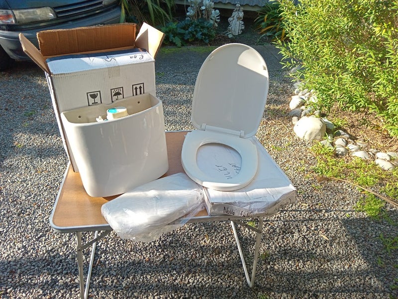 Toilet Cistern and seat Carousel 1