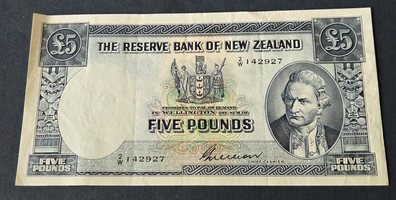 NEW ZEALAND FIVE POUNDS BANKNOTE, WILSON 2/W, VF!, $1 RES! Carousel 1