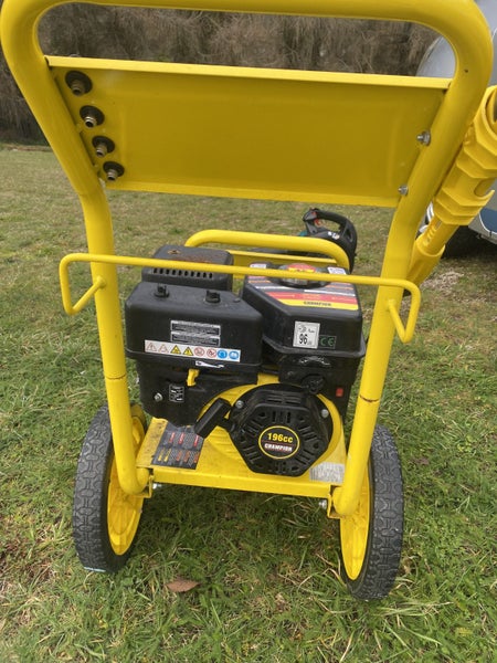 3100 PSI Champion Pressure Washer with 5 metre extension wand Carousel 2