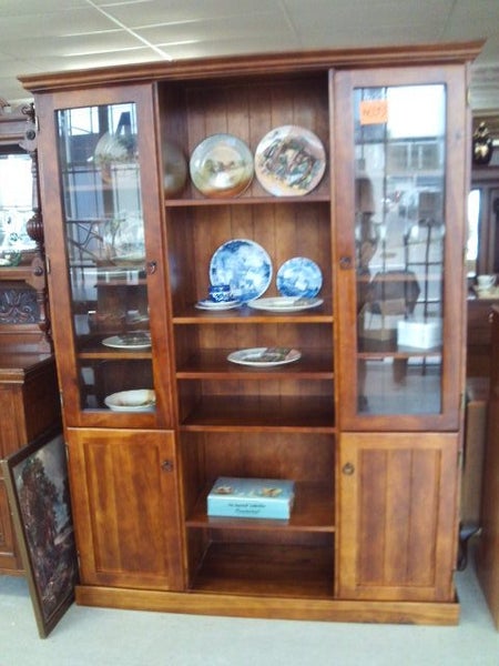 1358 SOLID KNOTTY PINE DISPLAY UNIT Carousel 1