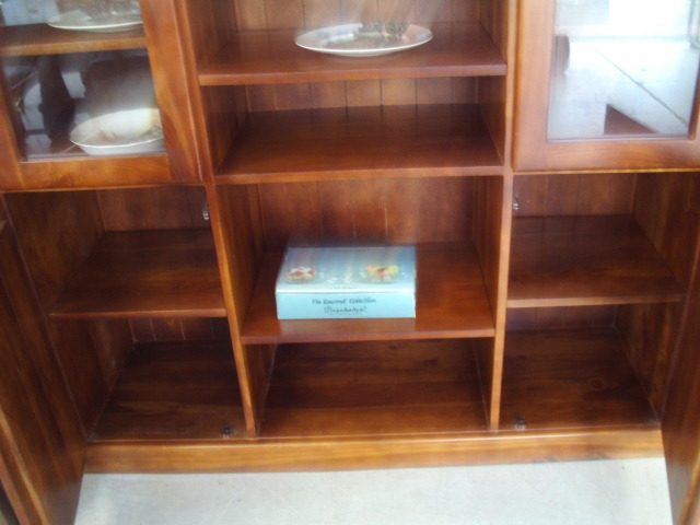 1358 SOLID KNOTTY PINE DISPLAY UNIT Carousel 2