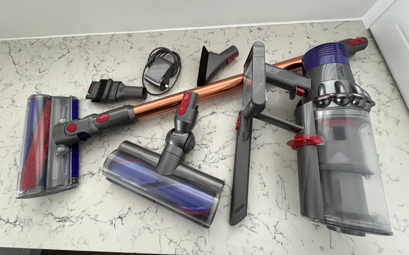Dyson V10 cord-free vacuum cleaner Carousel 1