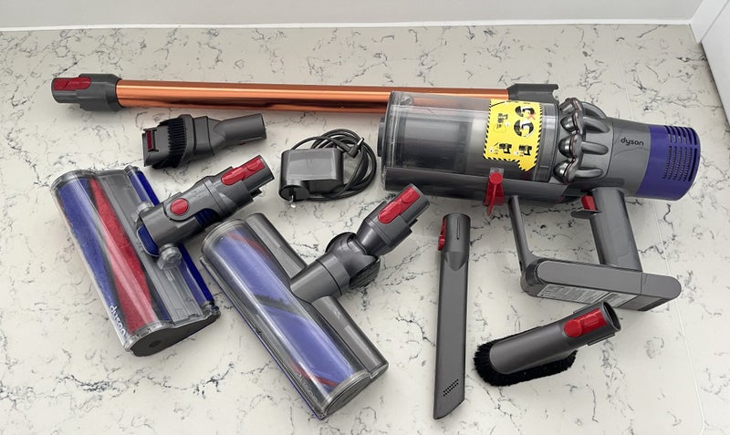 Dyson V10 cord-free vacuum cleaner Carousel 2