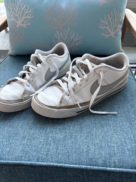 Nike Men’s Court Legacy s9 Carousel 1
