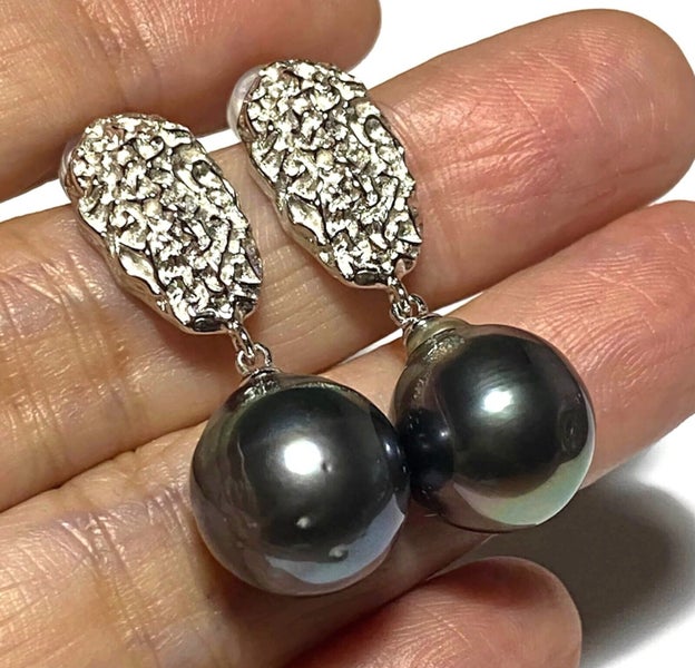 Stunning Oval Peacock Black Green TAHITIAN Pearl Earrings Carousel 2