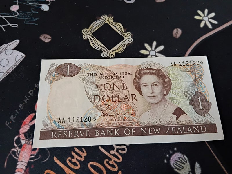 $1 Reserve!! Nice $1 UNC Star Hardie Banknote Carousel 1