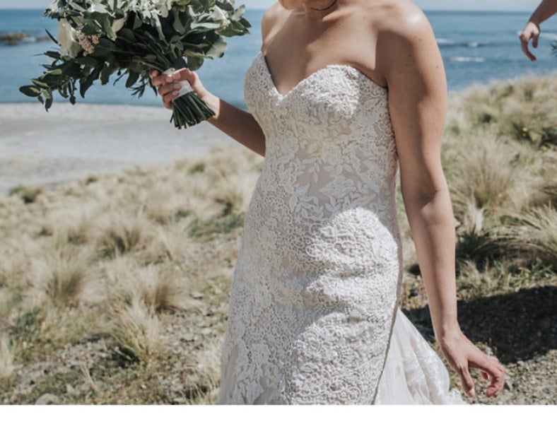 Wedding dress62935701375618112