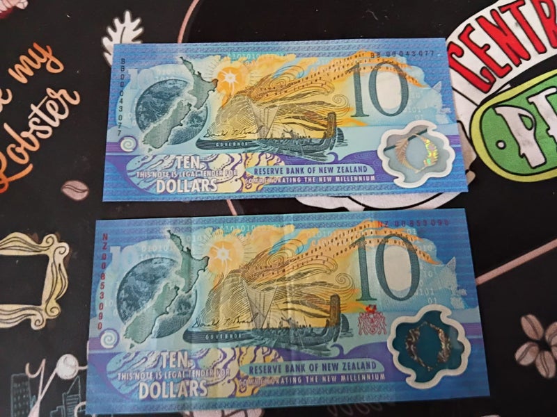 $1 Reserve!! 2 x Millennium Bank Notes 1 x Red 1 x Black Carousel 1