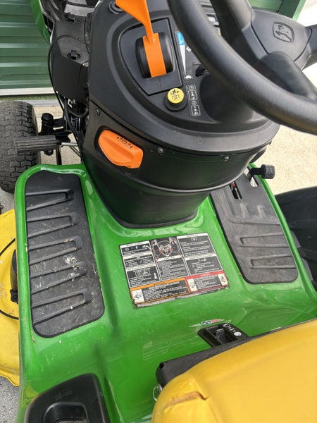 John Deere E110 Ride on mower62935701748355113