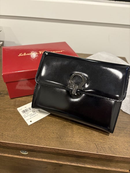 Salvatore Ferragamo Black Patent Leather Gancini Clutch – Style 227542629719687372811128