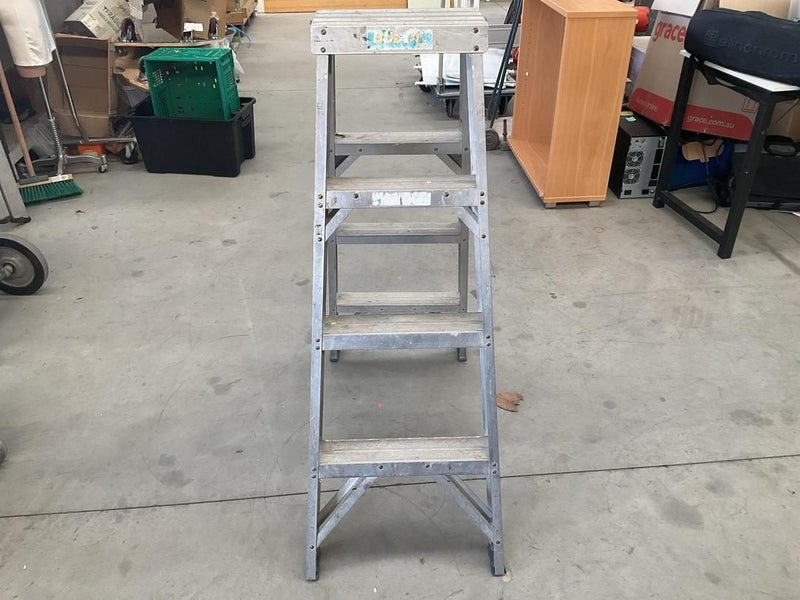 Alco Buddy Double-Sided Step Ladder Carousel 2