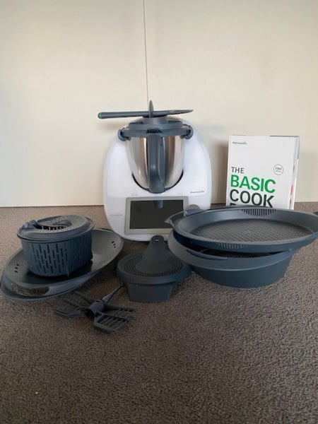 Thermomix TM6 - heaps of extras62930698103043113