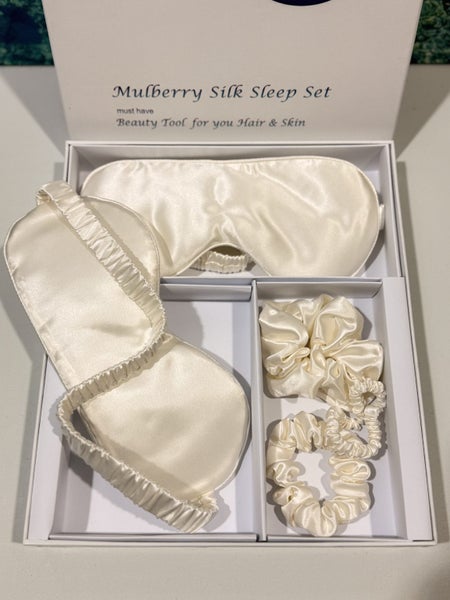 5 piece Set (Eye Masks & Scrunchies) - 100% Pure Mulberry Silk Carousel 1