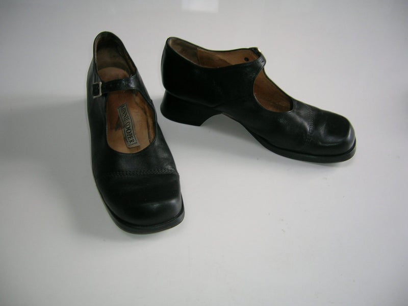 MINNIE COOPER- LEATHER MARY JANE SHOES - SIZE / 41 / 10 NZ Carousel 1