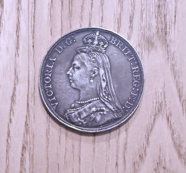 1889 Queen Victoria Crown great cond. Carousel 1
