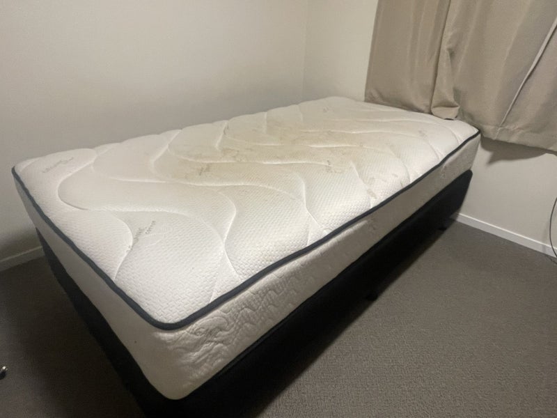 King Single Bed Mattress & Base62937633174017111