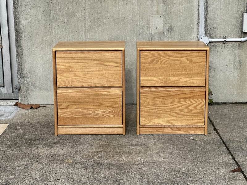 MAGNIFICENT LOOKING SOLID OAK BEDSIDE TABLES Carousel 2