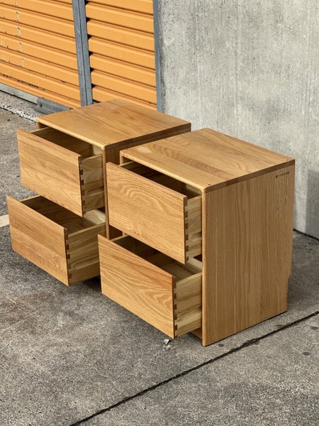 MAGNIFICENT LOOKING SOLID OAK BEDSIDE TABLES Carousel 10