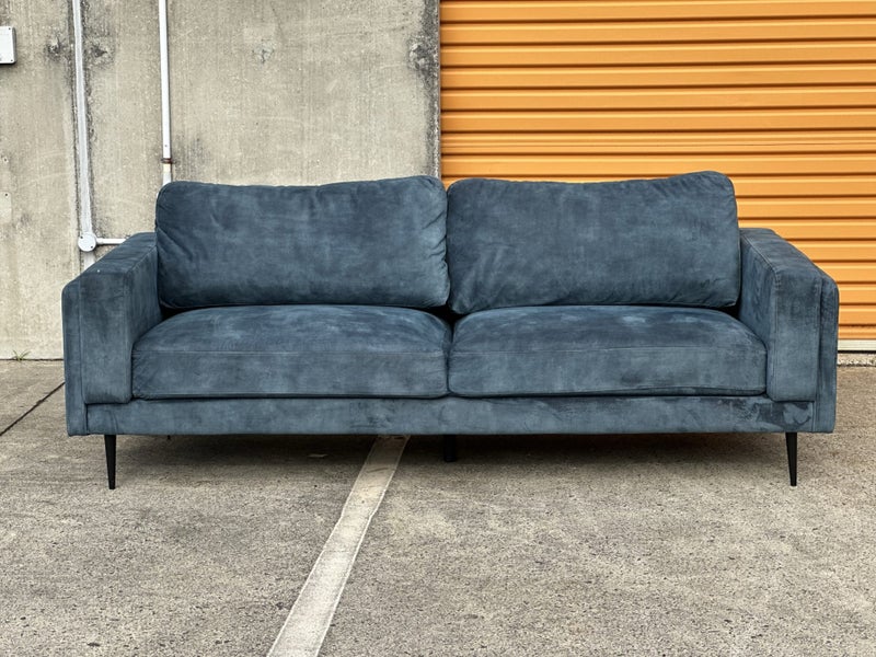 PHENOMENAL EARLY SETTLER FINCH VELVET 3S SOFA Carousel 2