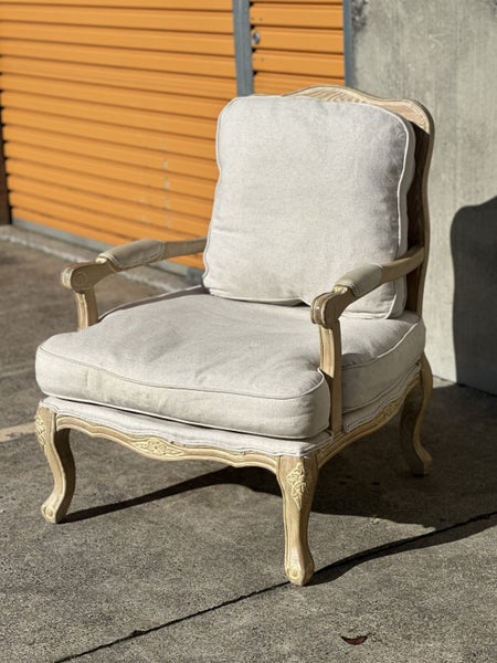 PHENOMENAL REGAL INSPIRED STATEMENT ARMCHAIR Carousel 1