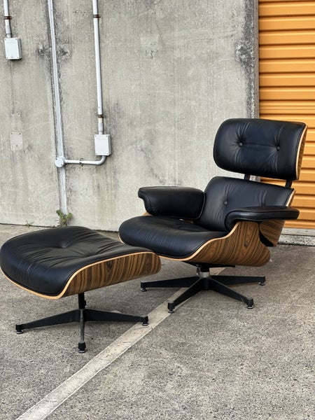SPECTACULAR REPLICA EAMES LEATHER ARMCHAIR & OTTOMAN Carousel 1