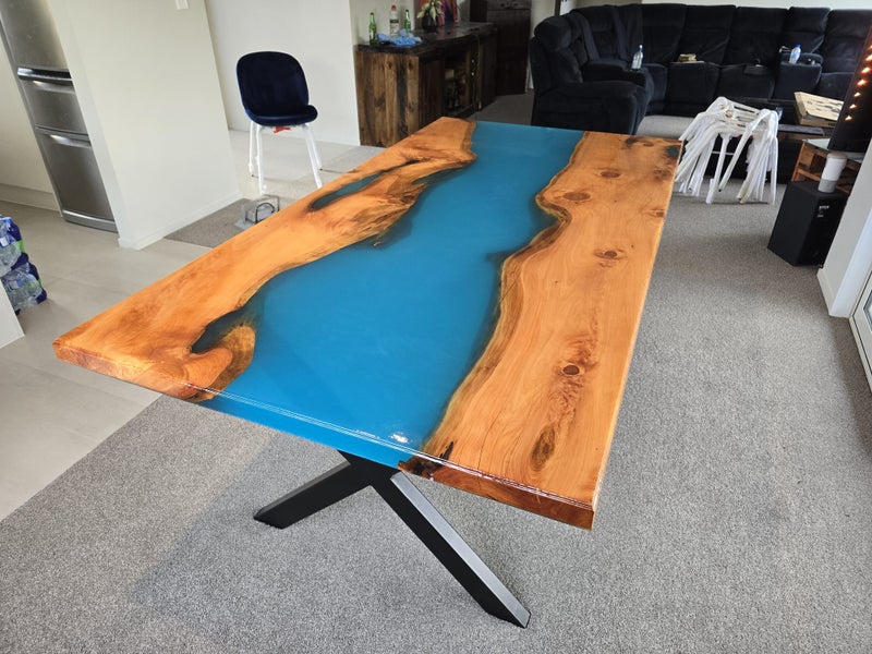 Dining Room or Boardroom Table62982324096386113