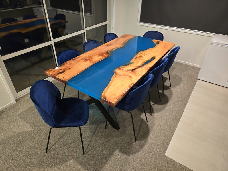 Dining Room or Boardroom Table62982324096386114