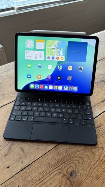 iPad Pro (11 inch, 2018, 512GB, Cellular) + Magic Keyboard & Pencil629327259744031115