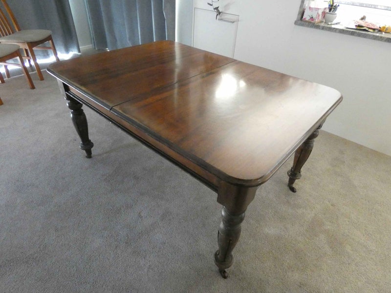 Mahogany dining table62984192083459111