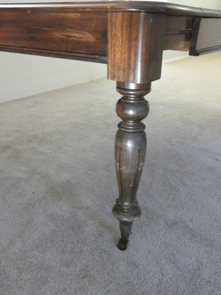 Mahogany dining table62984192083459113