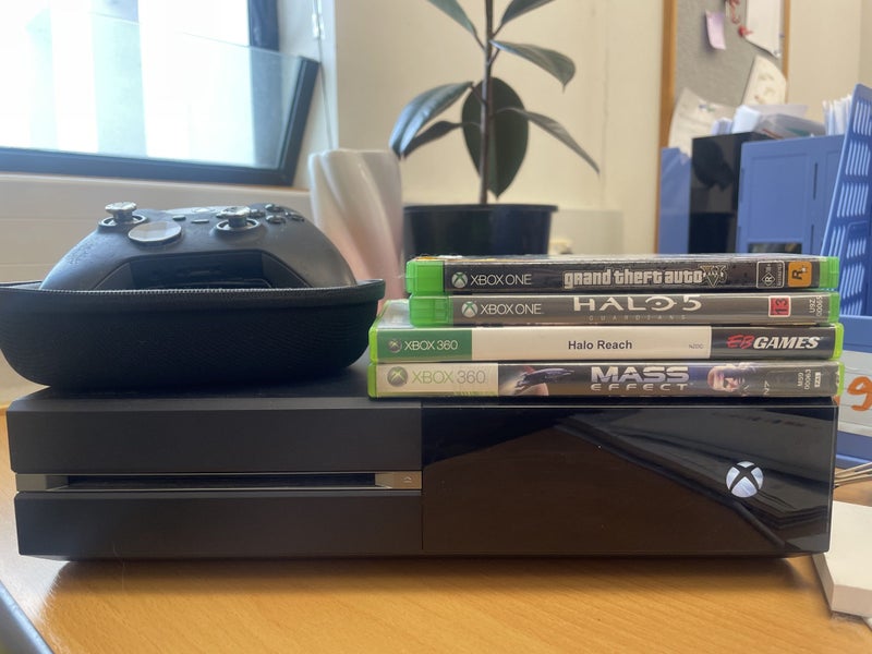 Xbox One Elite Console + Free Games Carousel 1