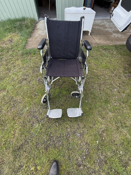 Cubro Mobility Wheelchair with Removable Footrests Carousel 1