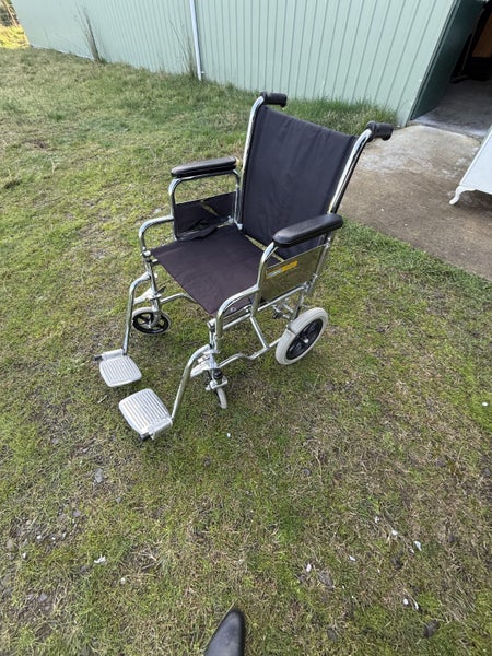 Cubro Mobility Wheelchair with Removable Footrests Carousel 2