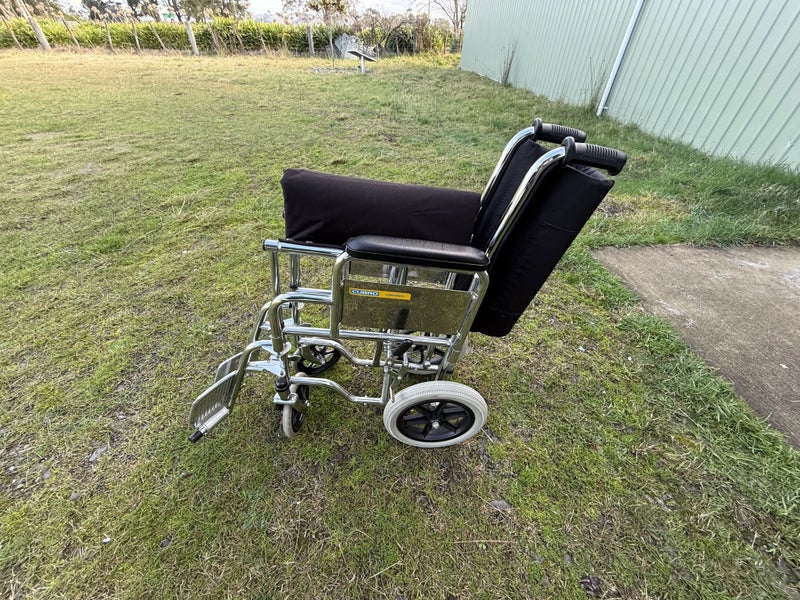 Cubro Mobility Wheelchair with Removable Footrests Carousel 7