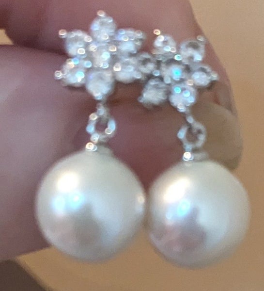 9.5x10mm Indonesian White Oval Pearl Dangle Earrings Carousel 1