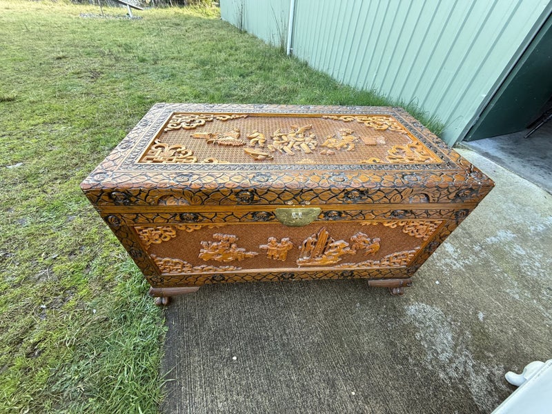 Large Camphor Wood Blanket/Glory Box Carousel 1