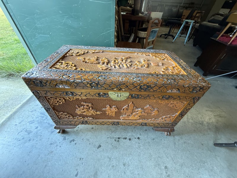 Large Camphor Wood Blanket/Glory Box Carousel 8