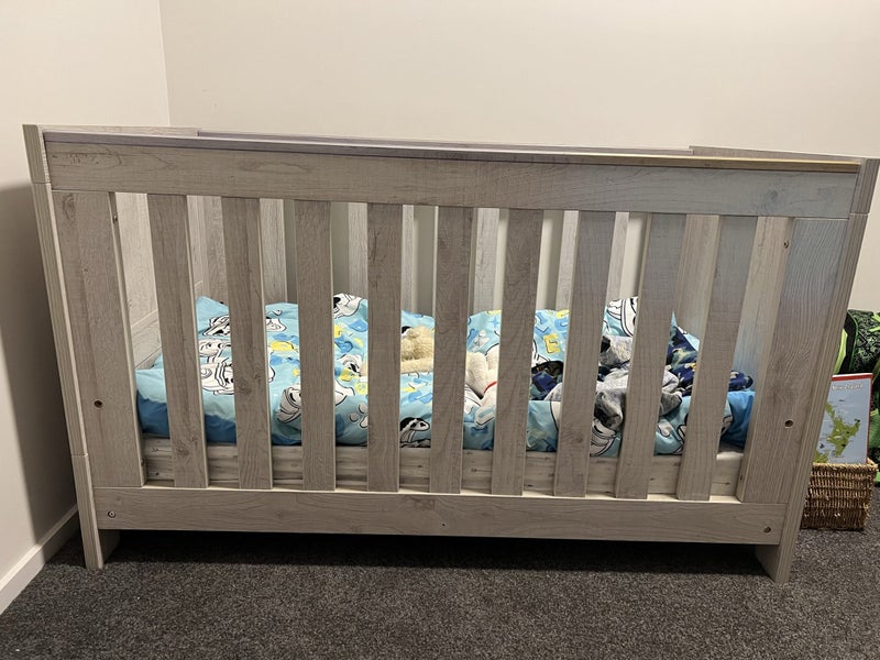 Cot turns into toddler bed Carousel 3