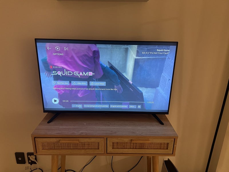 43’ tv and sound bar629337313127701121