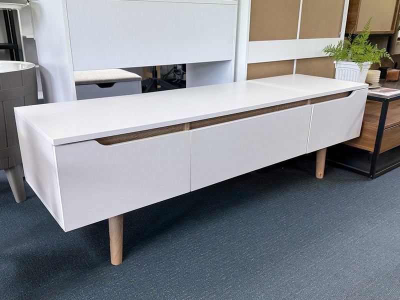 TV Unit Entertainment Unit 140 Carousel 2