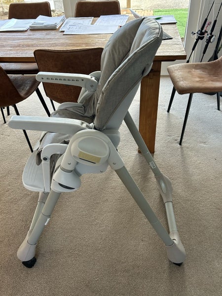 Chicco baby’s high chair62931717601794112