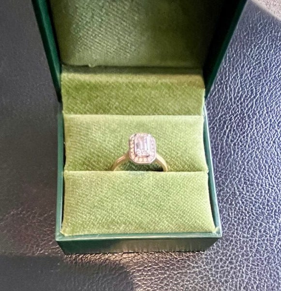 Emerald cut 1ct diamond ring Carousel 1