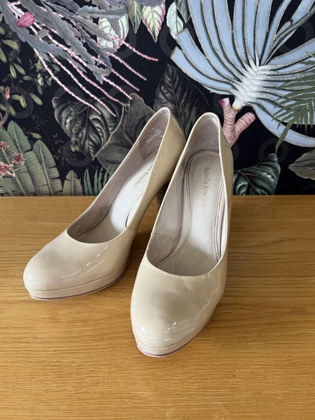 **$1 Reserve** Isabella Anselmi Nude Patent Heels – Rounded Toe – Size 4162931718254850111