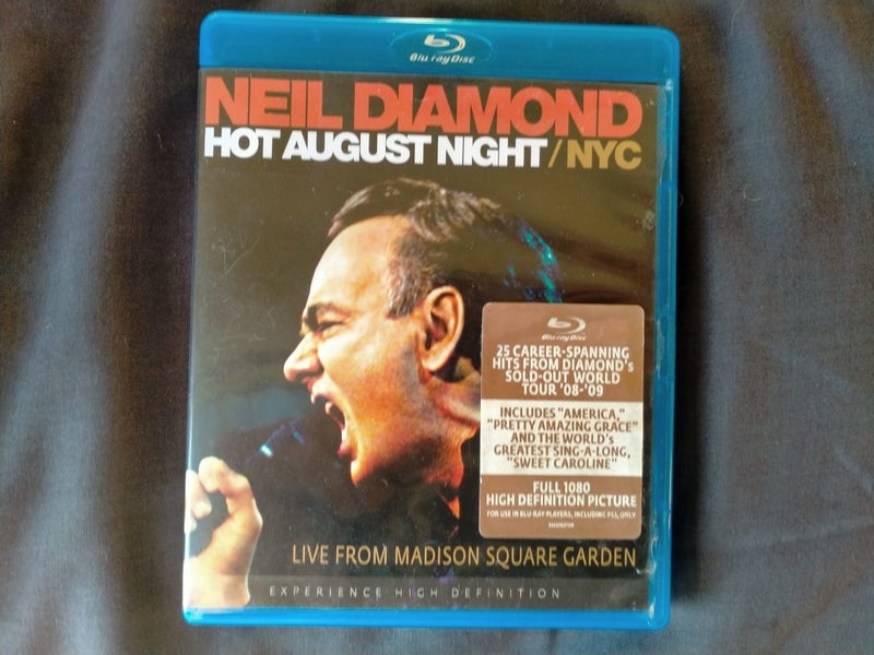Neil Diamond Hot August night Live from Madison square garden Blu-ray Carousel 1
