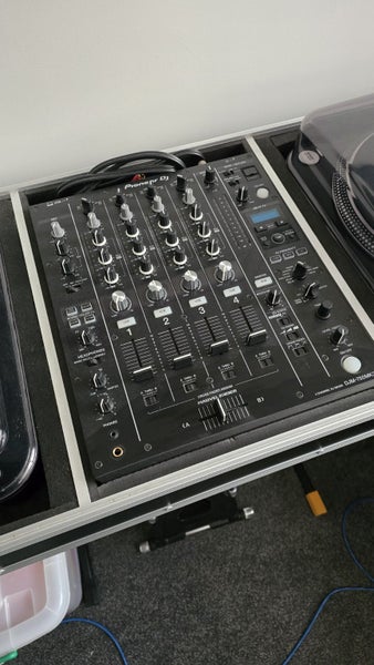 DJ Turntable and Mixer Setup63708874532099111