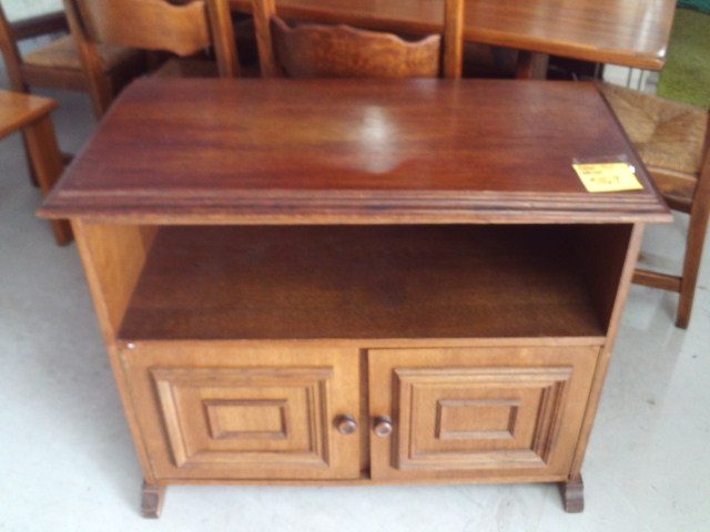 1369 SOLID OAK ENTERTAINMENT UNIT Carousel 1